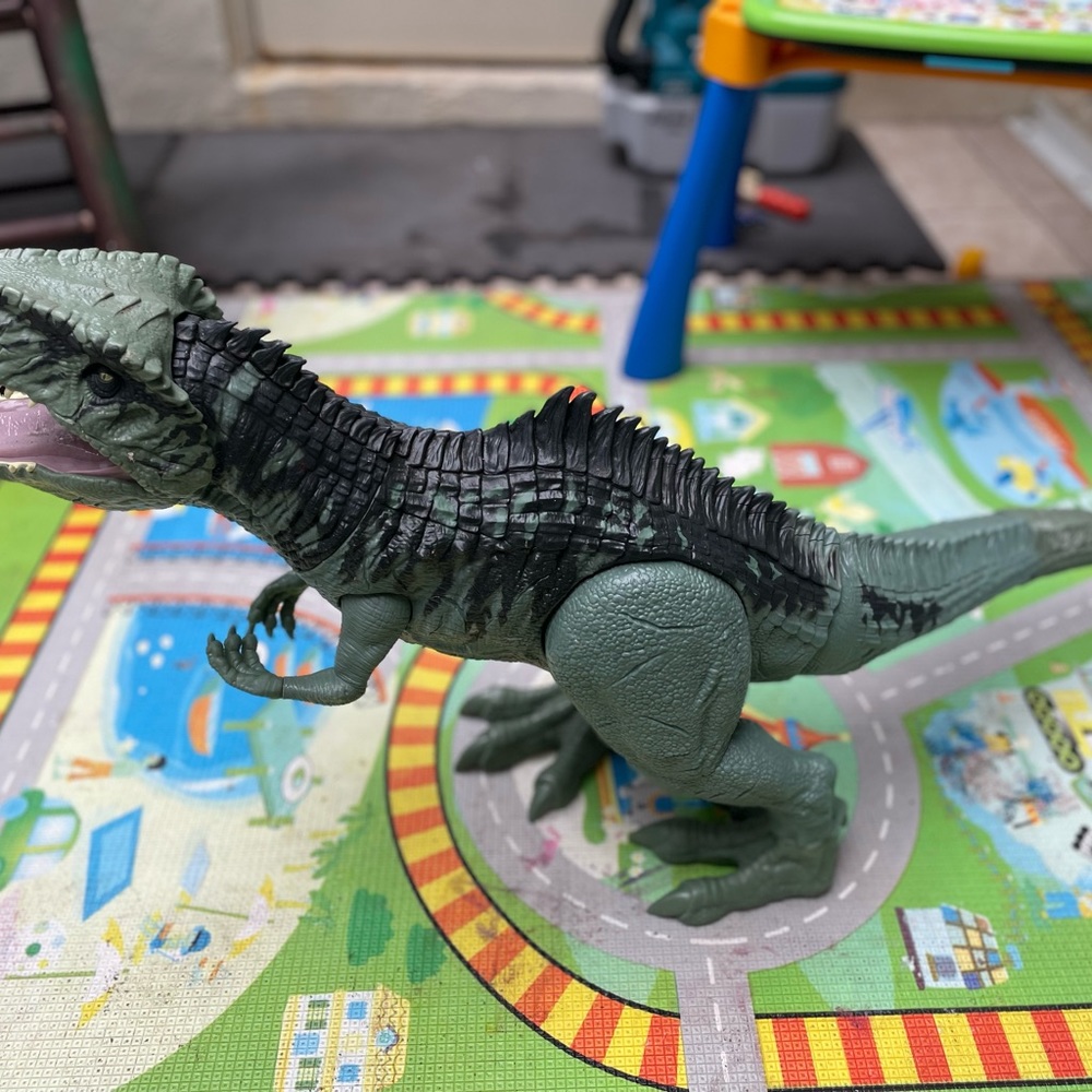 Large Dinosaurs - Picture 4 of 5